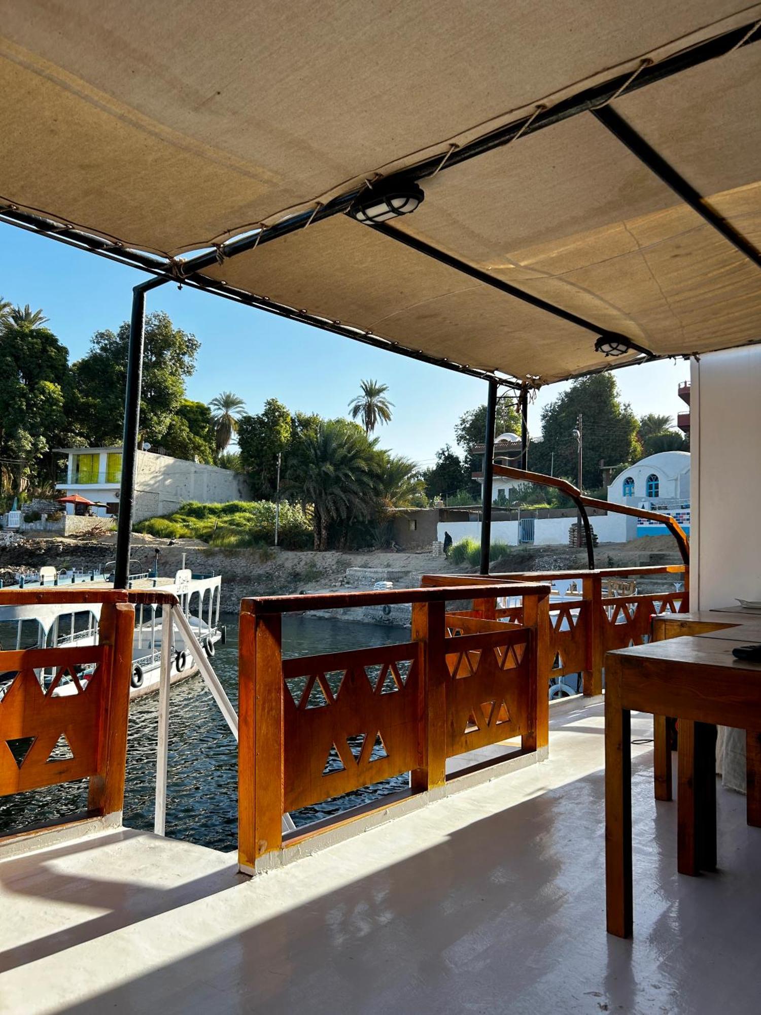 Mini nile curise for travel&Rent Zainoba Hotel Assuan Exterior foto