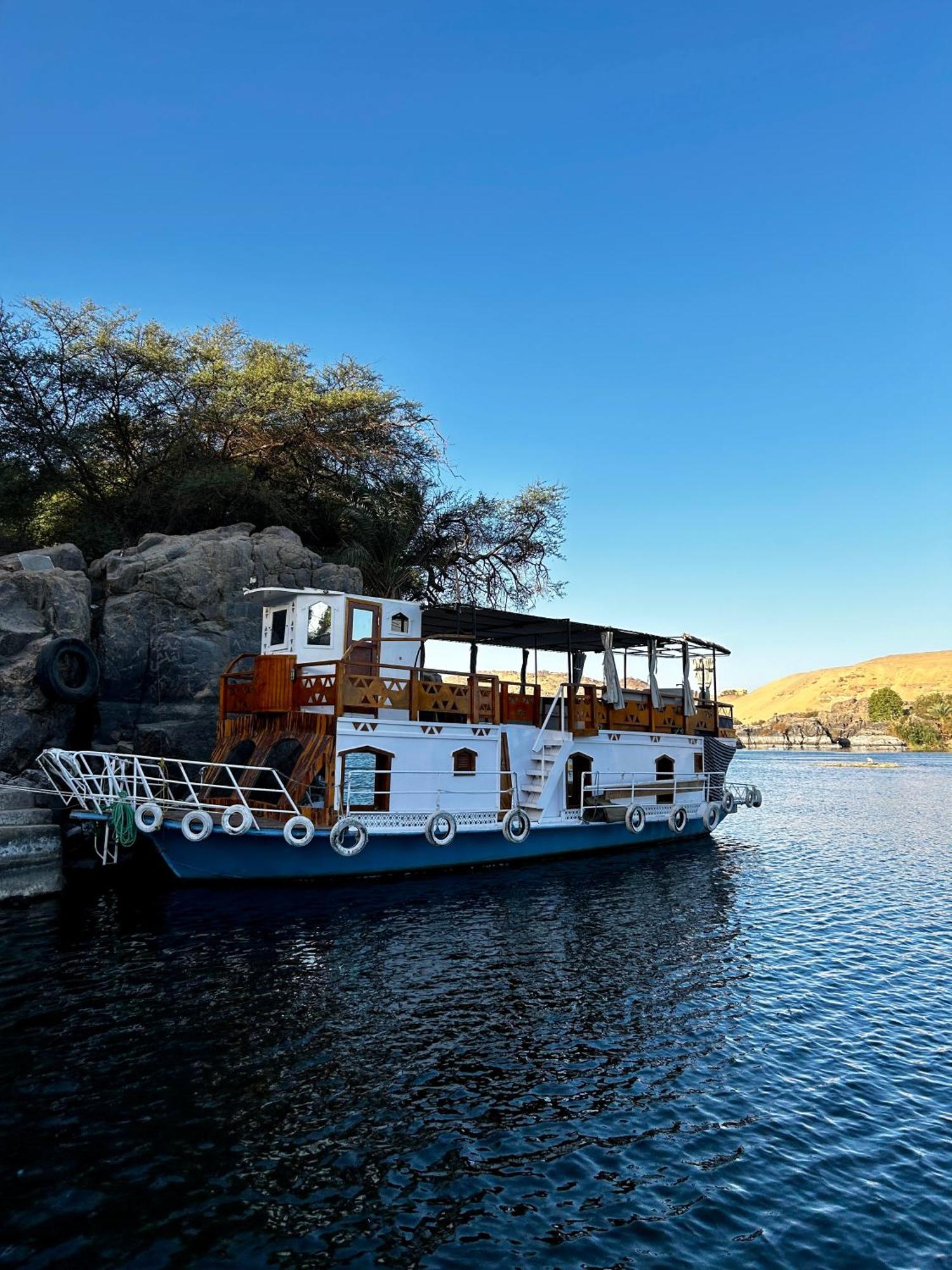 Mini nile curise for travel&Rent Zainoba Hotel Assuan Exterior foto