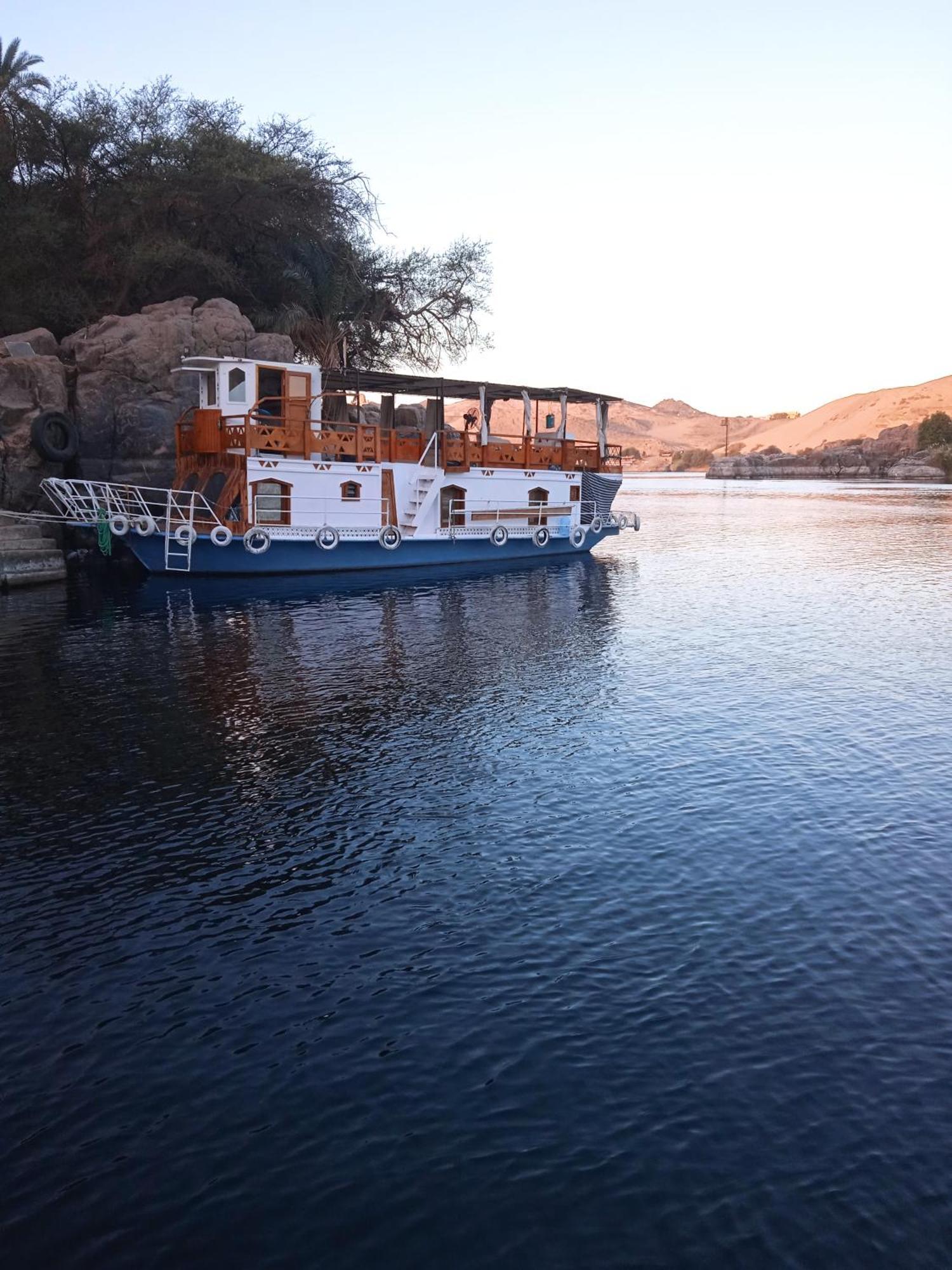Mini nile curise for travel&Rent Zainoba Hotel Assuan Exterior foto